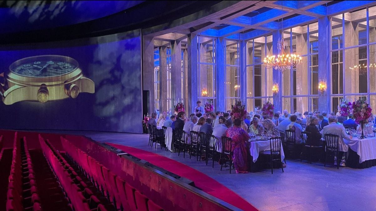 Diner in de set ''Het Paleis"