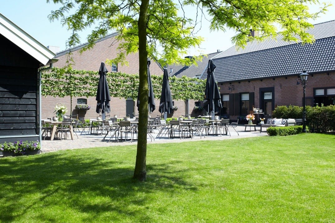 Terras-Voorhuis-vanaf-grasveld