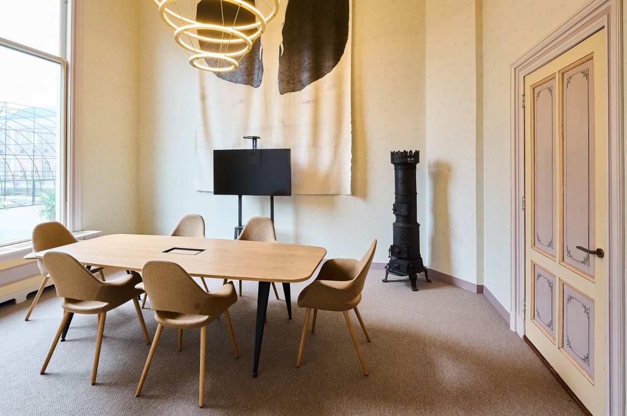 Platanensalon vergadering
