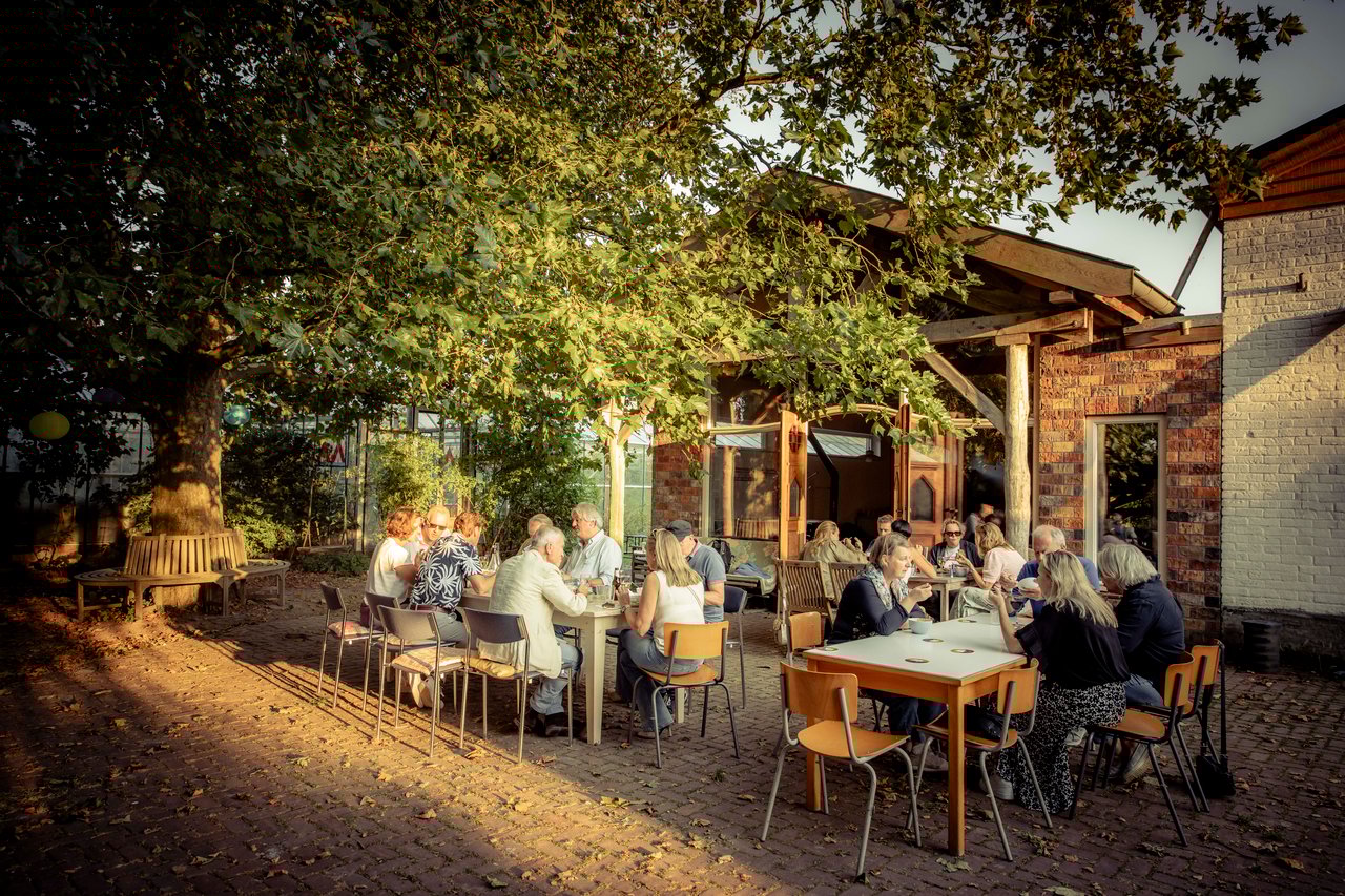Buiten ruimte beschikbaar wanneer het weer het toe laat (1)