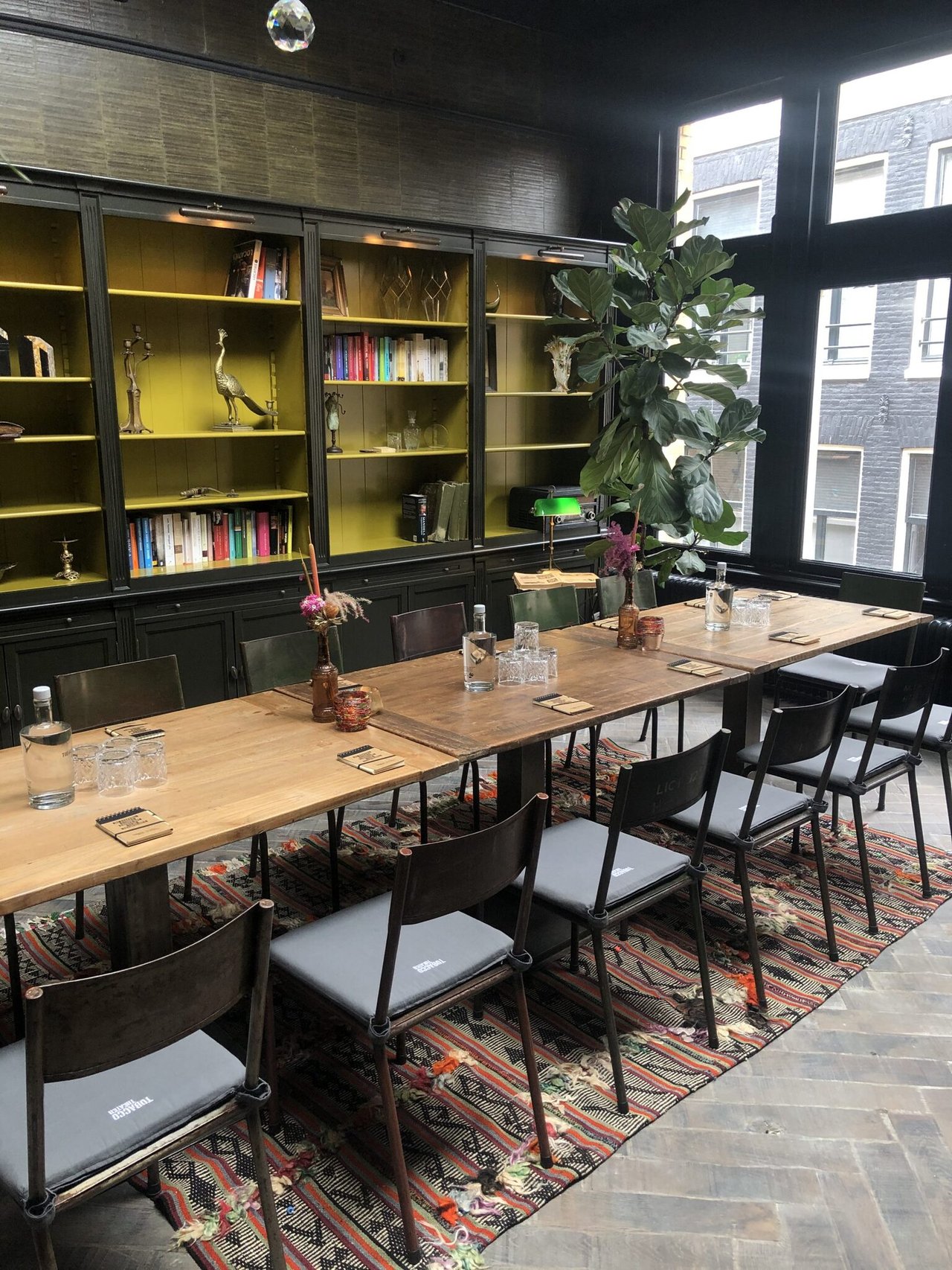 TOBACCO Theater - Bibliotheek - Meeting