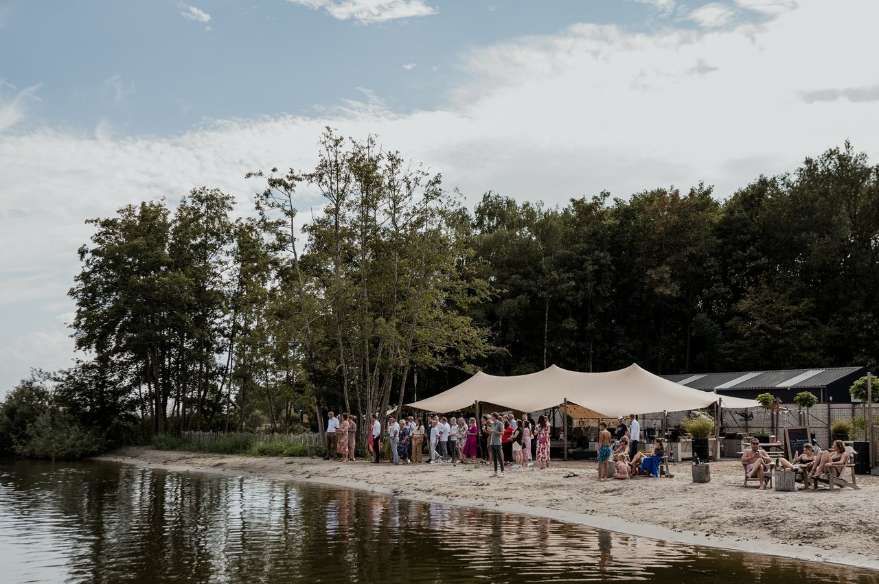 Stretchtent aan het water