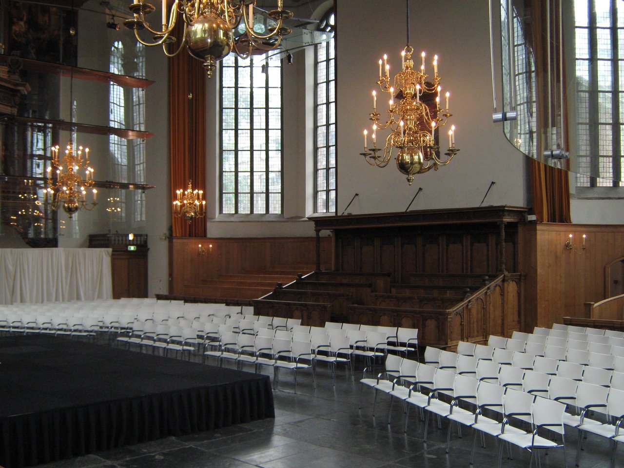 Theateropstelling in Kerkzaal