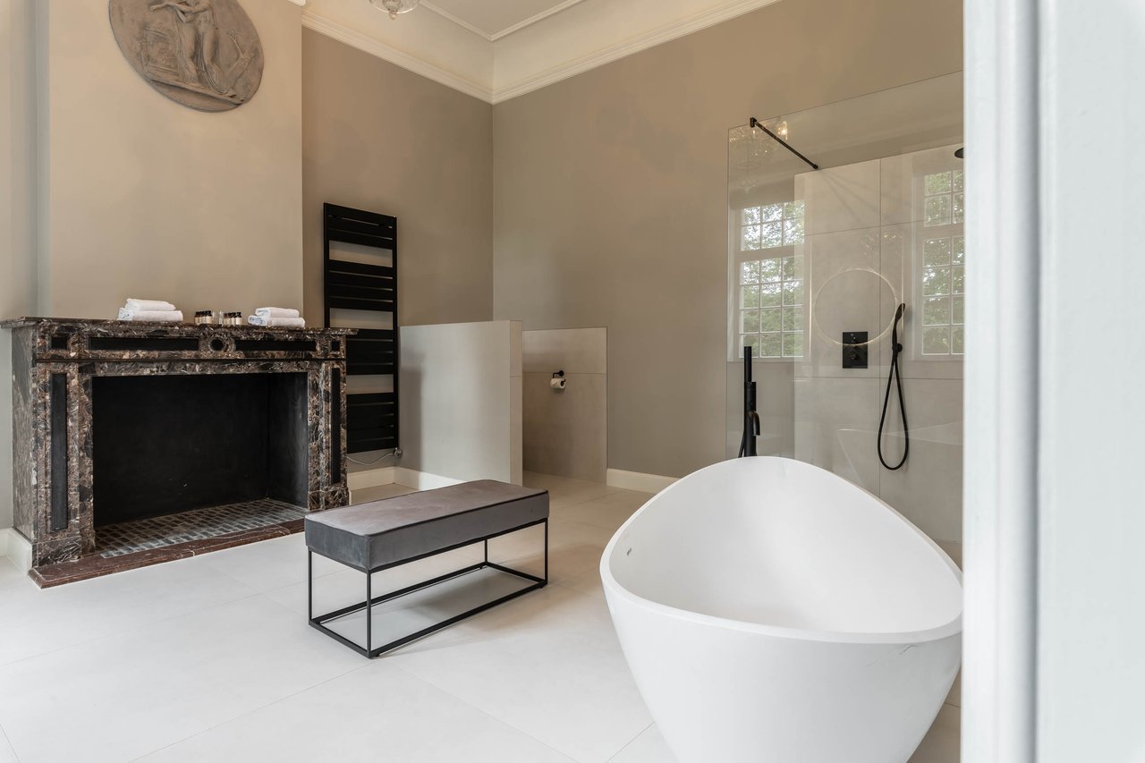 Royal Suite 21.jpg