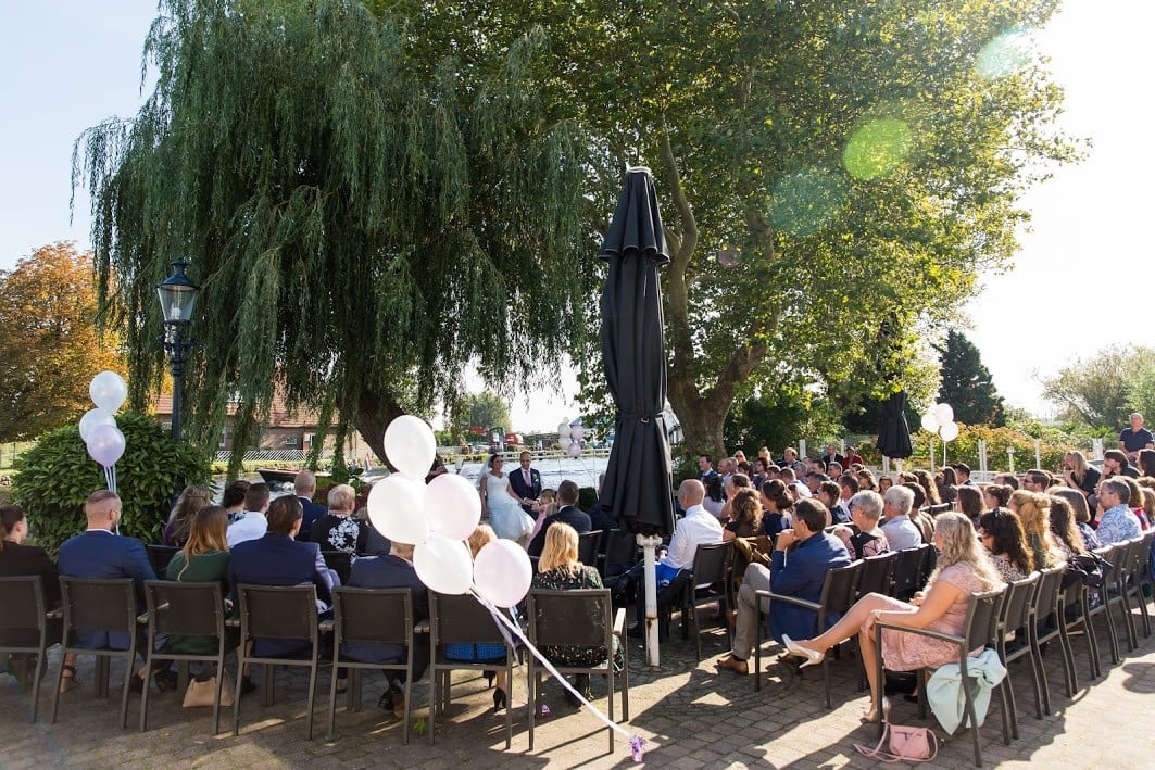 De Knip -  trouw opstelling op 't  terras