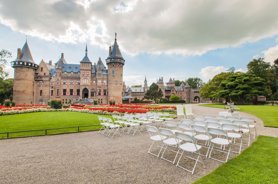 Trouwen op het Grote Cour voor de Oude Boom