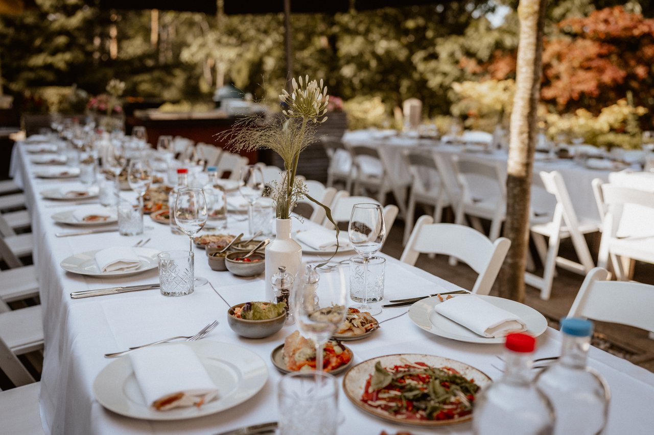 Herenkamer terras - Lange tafels shared dining