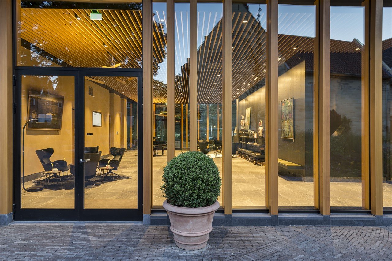 Entree Lobby (1)