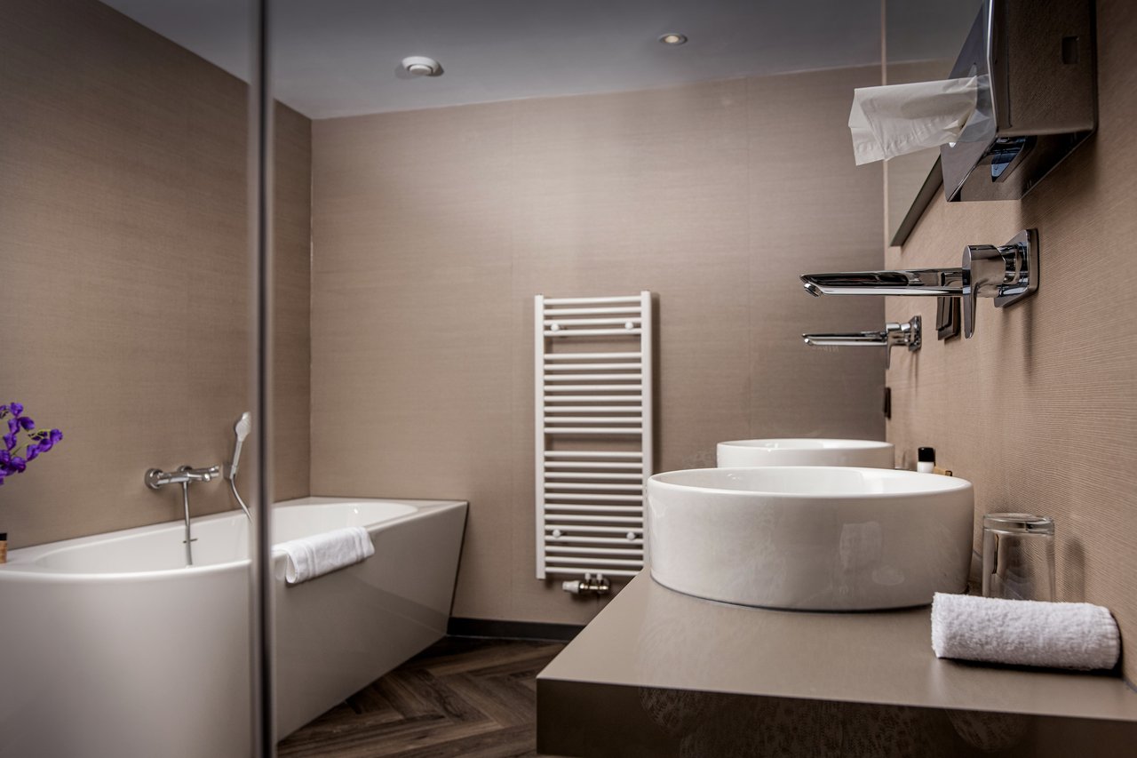Junior Suite 03.JPG