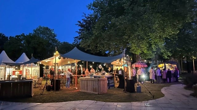 Festival op het Tropisch terras avond