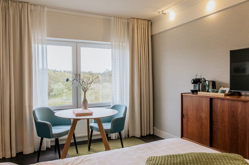 Tweepersoonskamer zitje - Grand Hotel Opduin - Texel.jpg