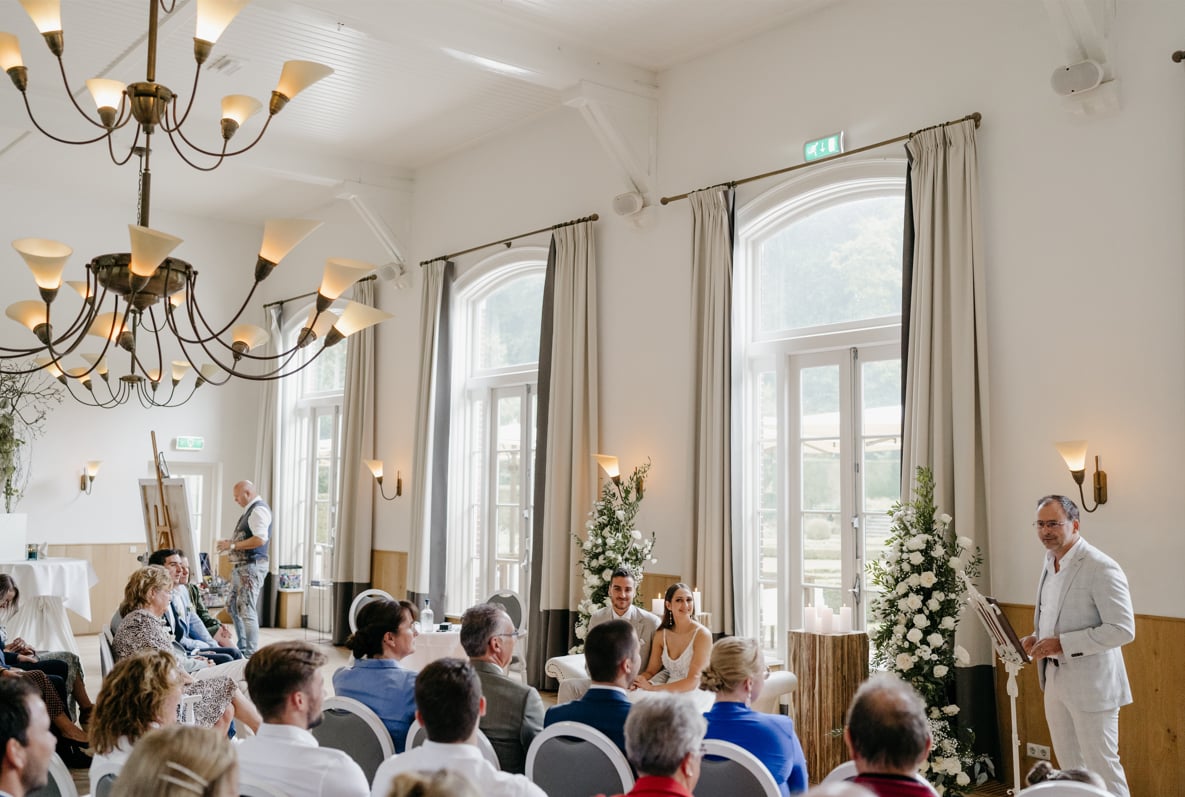Ceremonie binnen 2.png