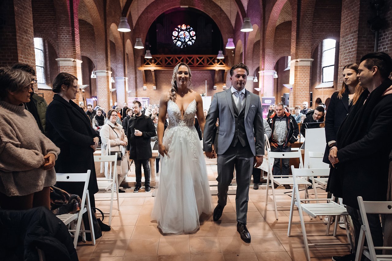 Ceremonie in de kapel van kloosterhotel Willibrordhaeghe 