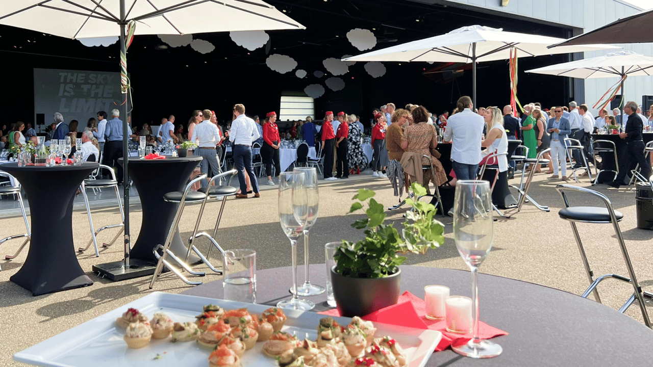 Buiten borrel