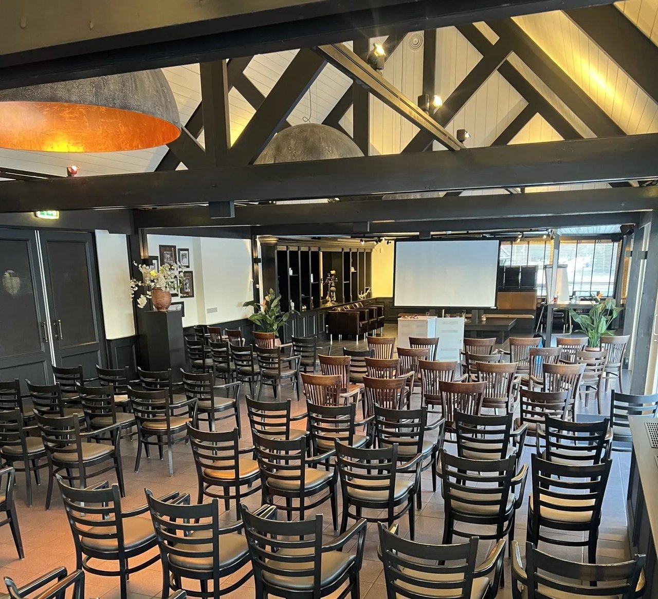 Conferentiezaal De Waterkant.jpg