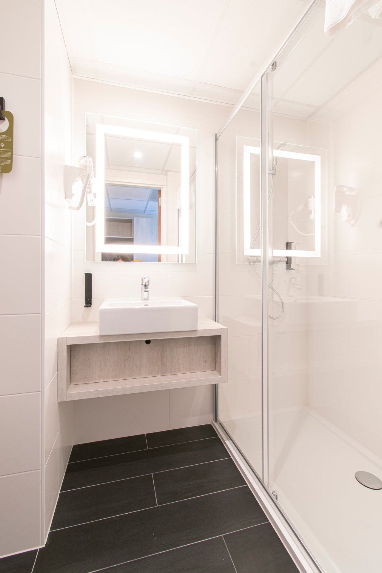 ibis Styles Zeebrugge superior badkamer