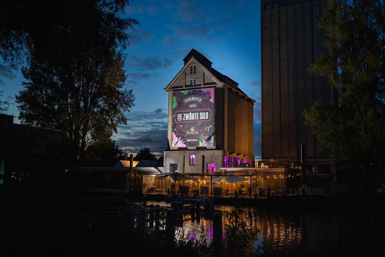 De Zwarte Silo by night!