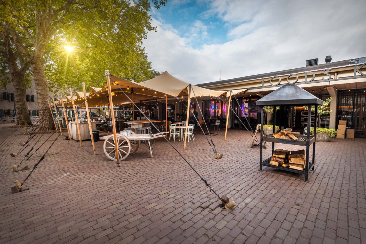 Loods K - terras met stretchtent 18x10.jpg