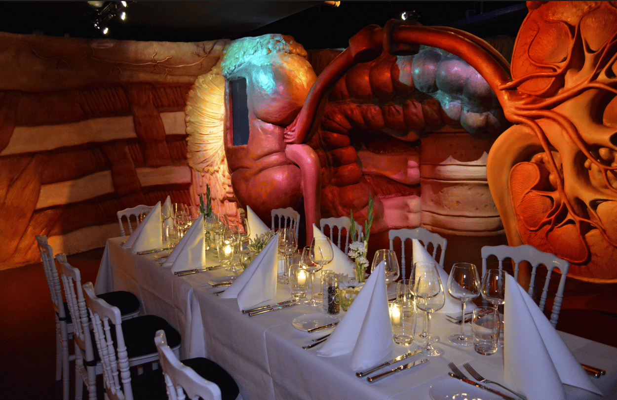 Diner in de 'reis door de mens'
