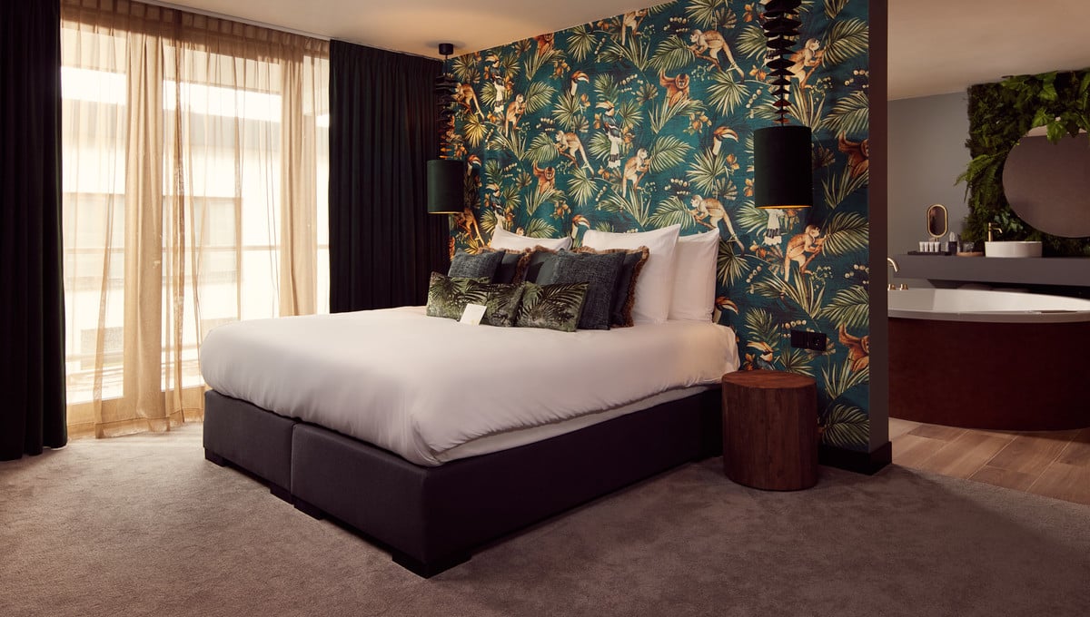carousel_room_1024x768_Amazone-173-Bed (1).jpg