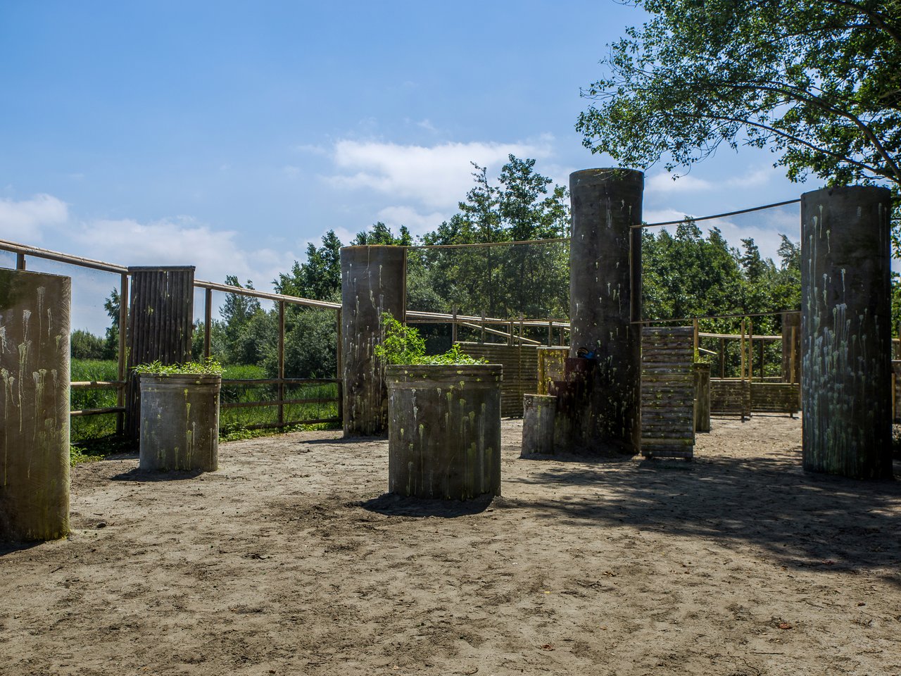 Outback vast paintball veld