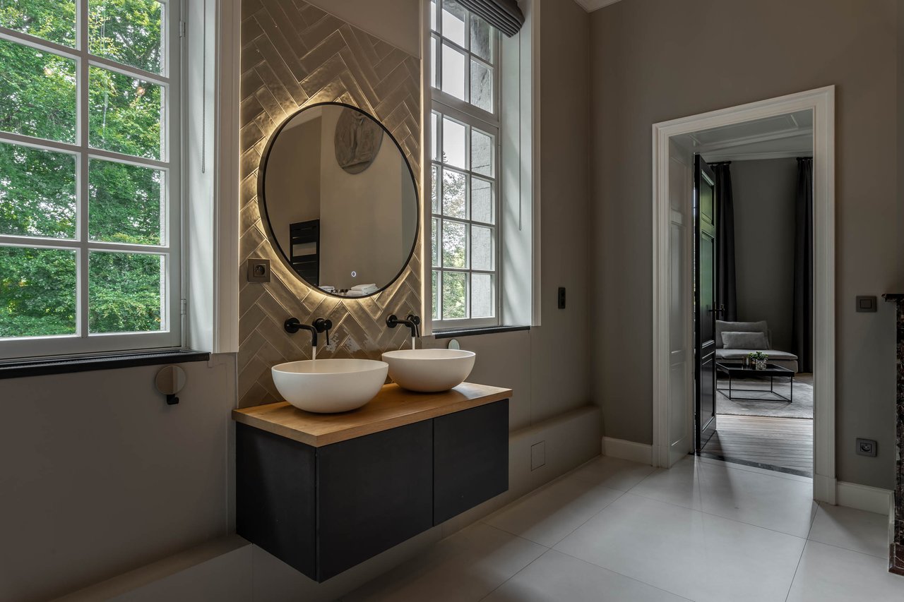 Royal Suite 20.jpg