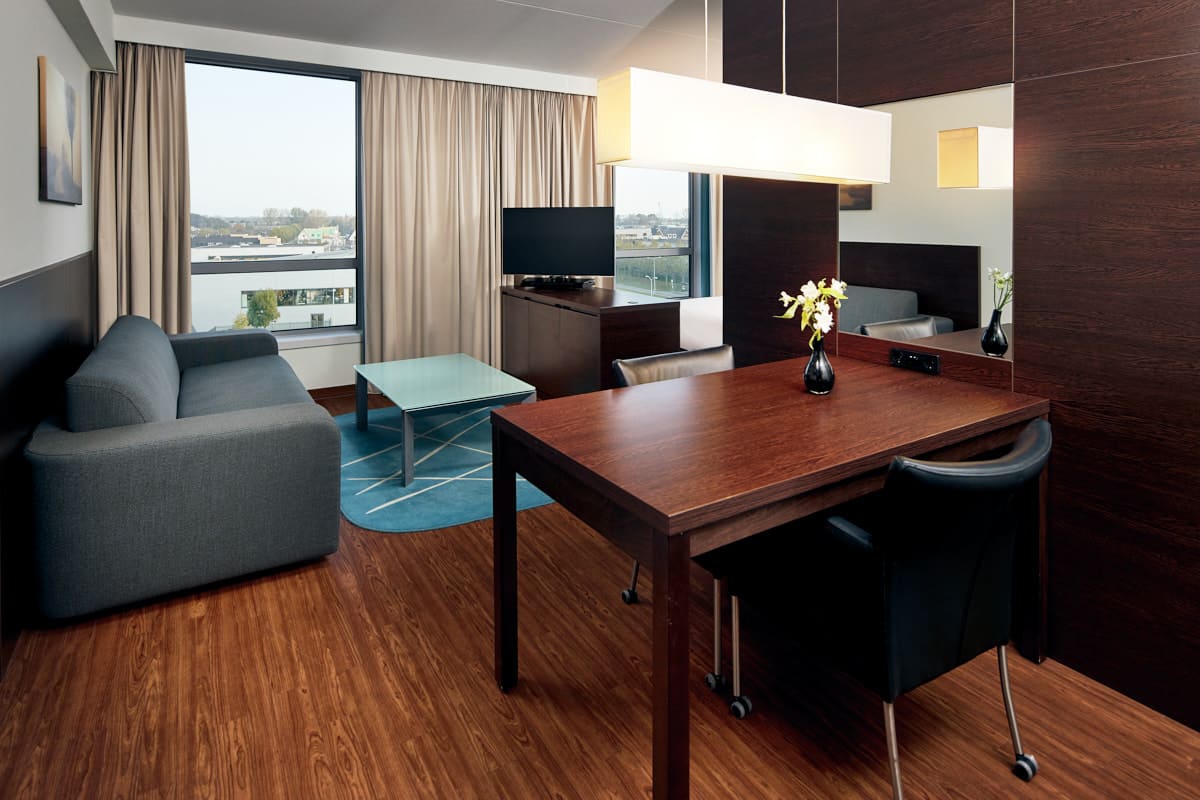 Executive Queen with Sofabed