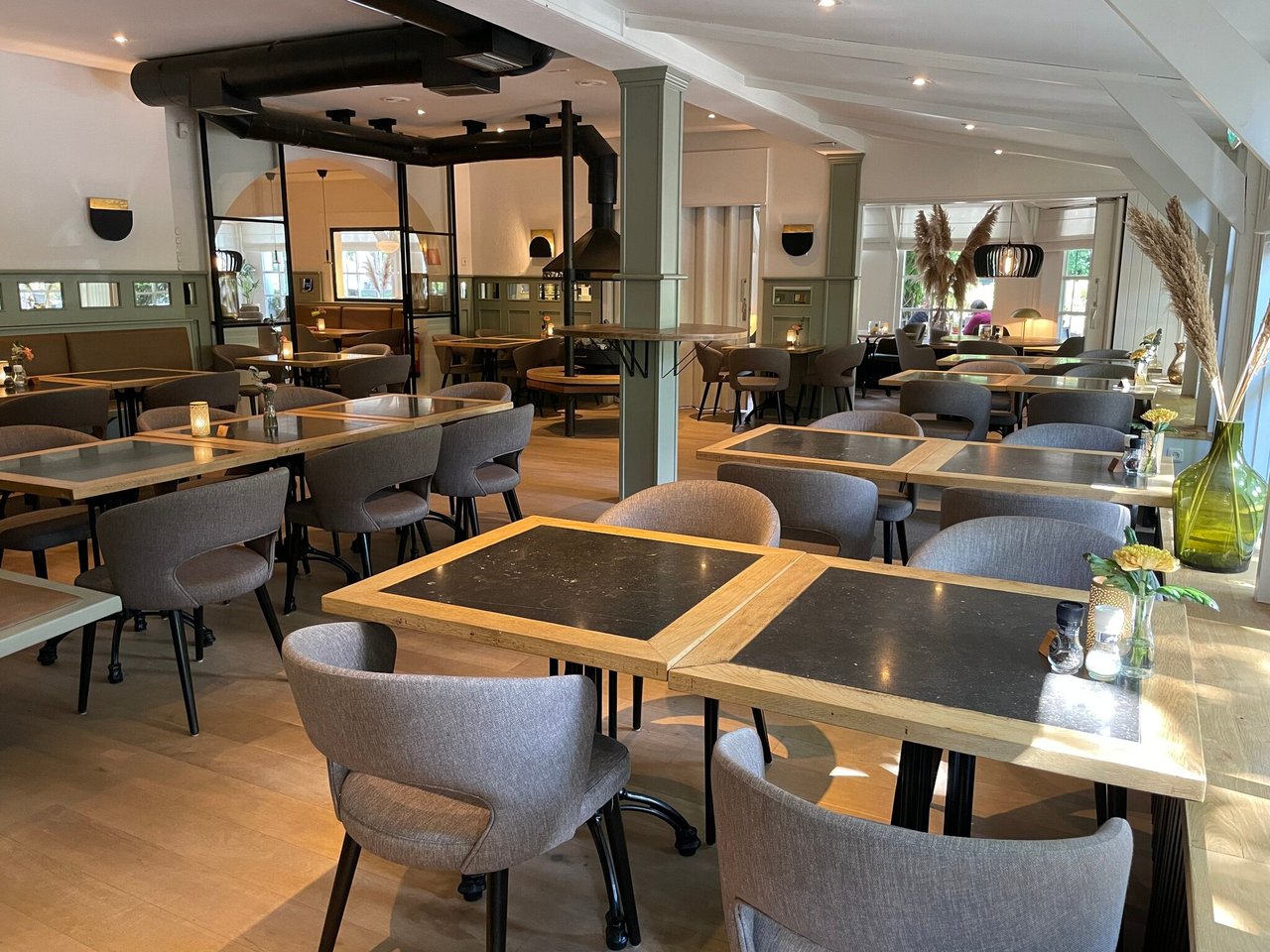 Brasserie-vanaf-Bibliotheek