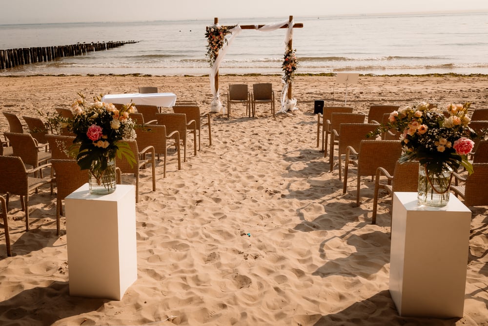 Ceremonie op het strand