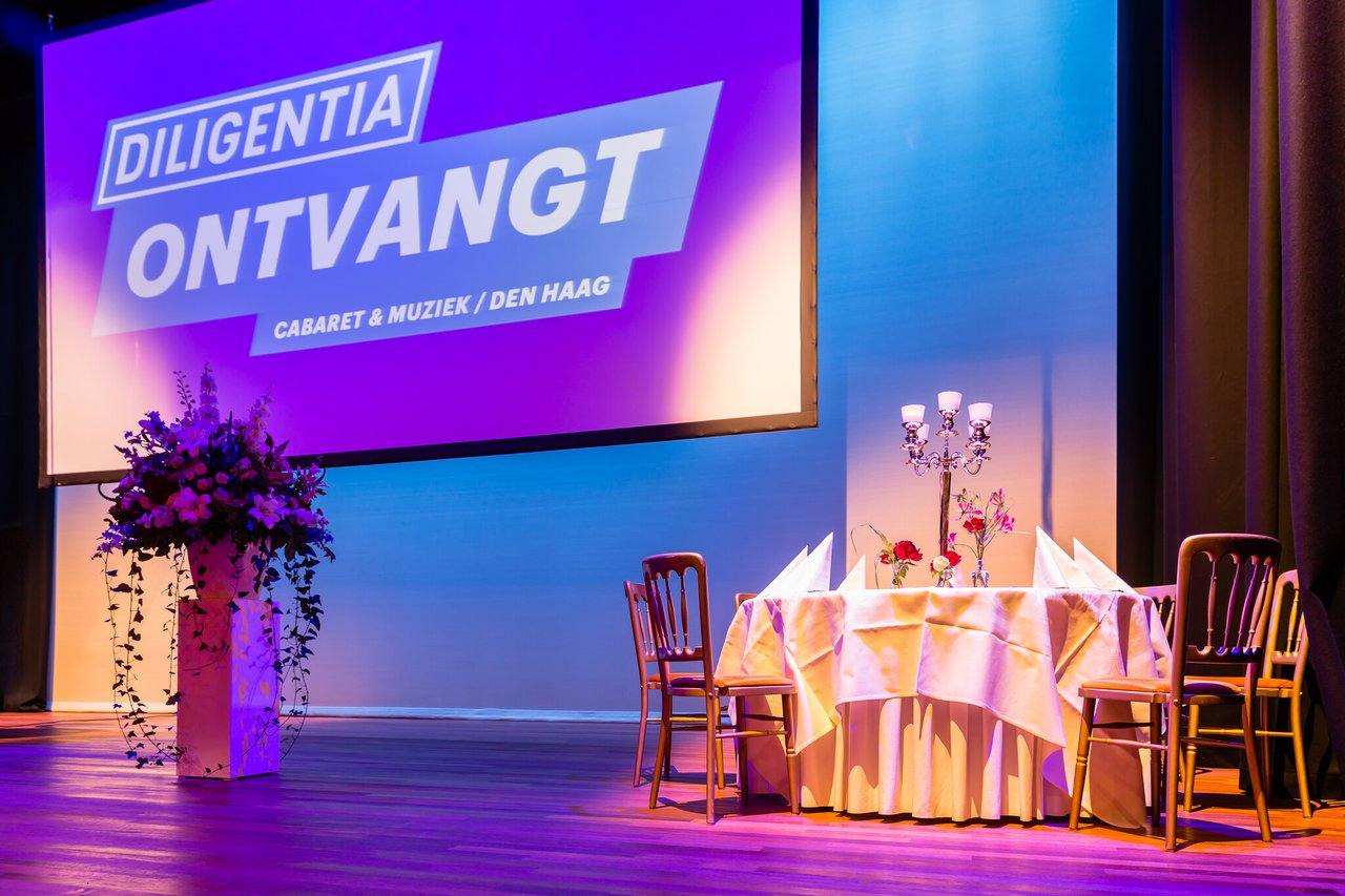Dineren-op-Podium---Ontvangt