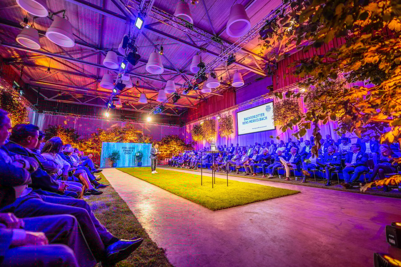 Congres met groene lagerhuis opstelling
