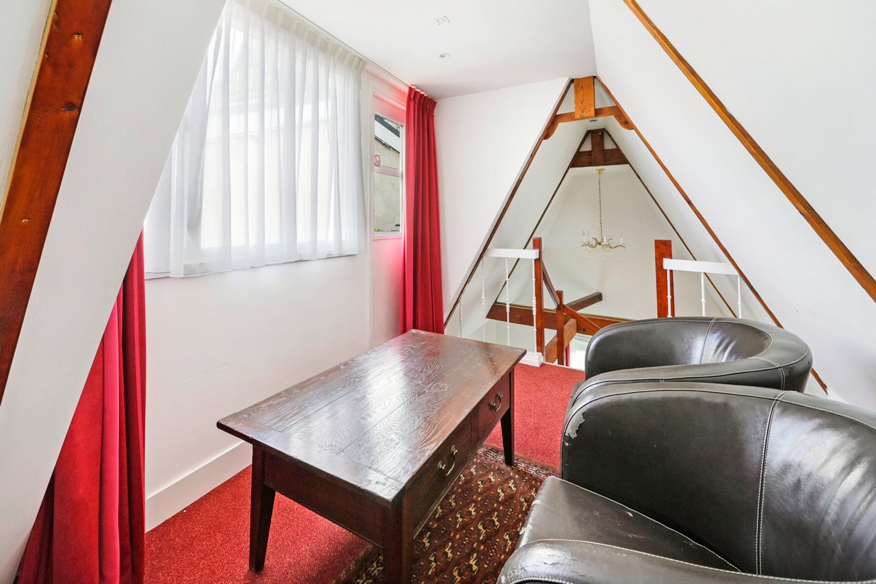 Room-137-10-scaled.jpg