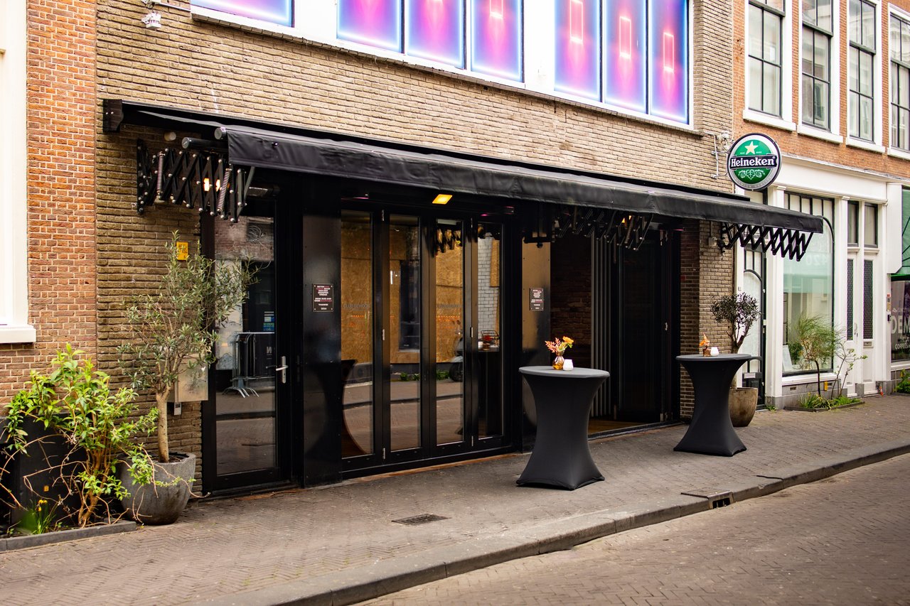 Club Gewoon - Vooraanzicht