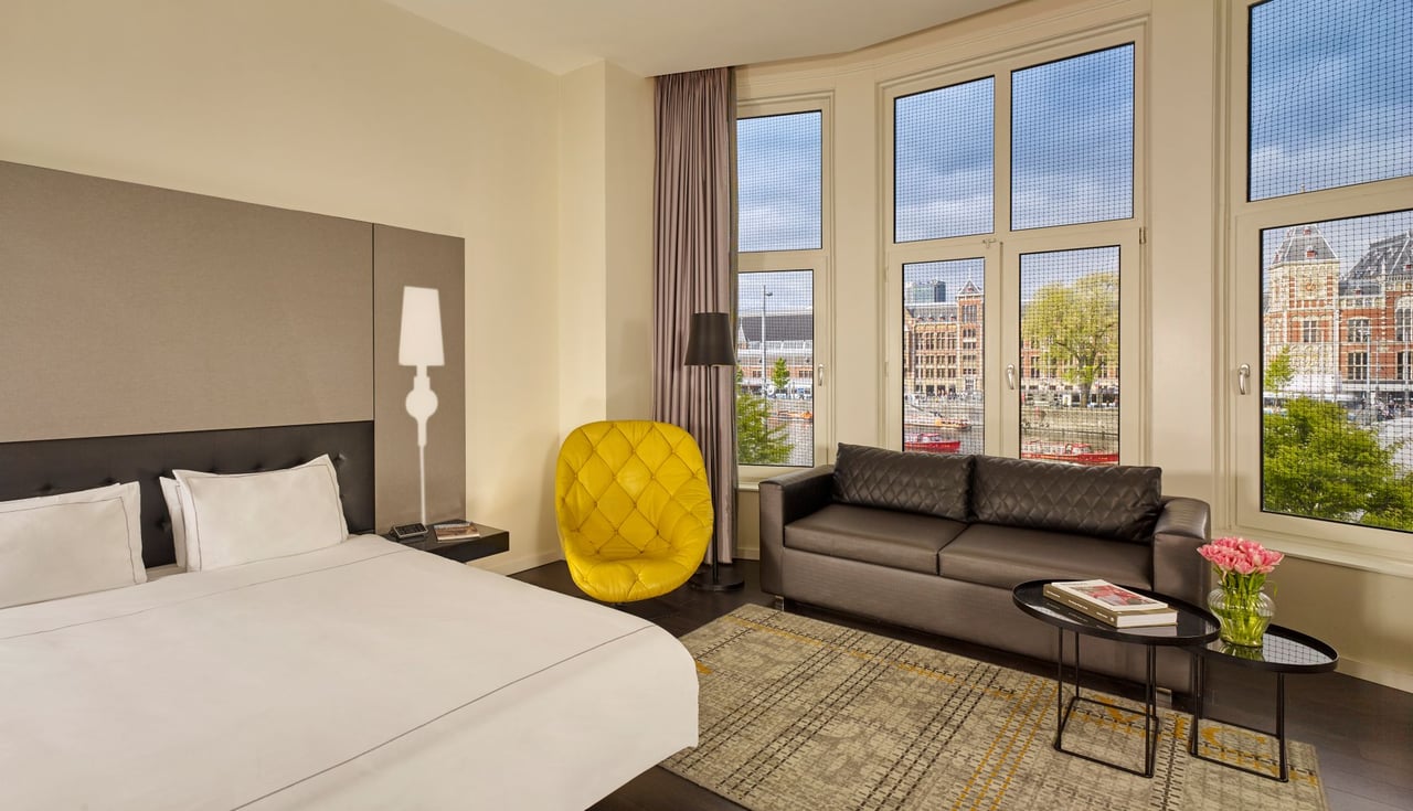 Rooms executive king with canalview