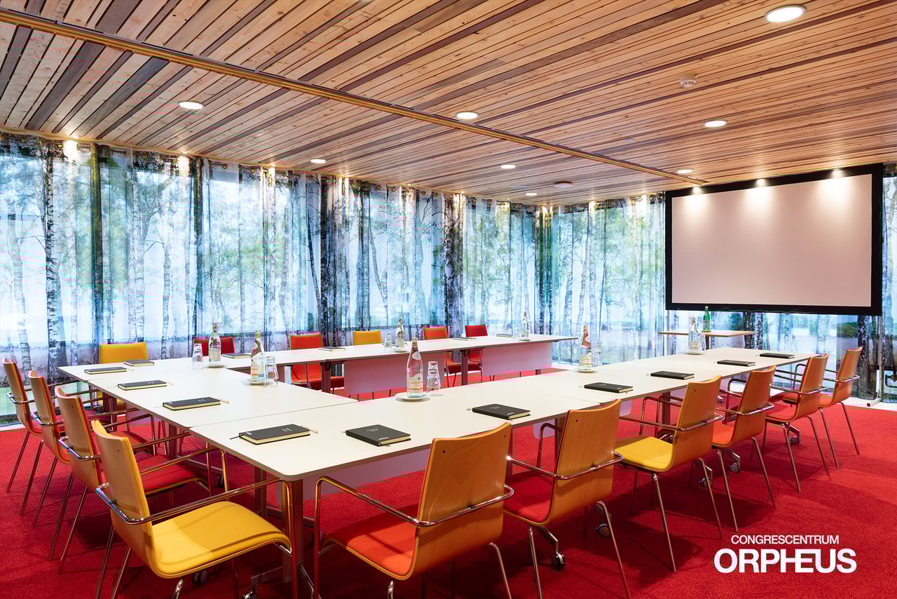Subzaal 8 u-vorm opstelling + digibord