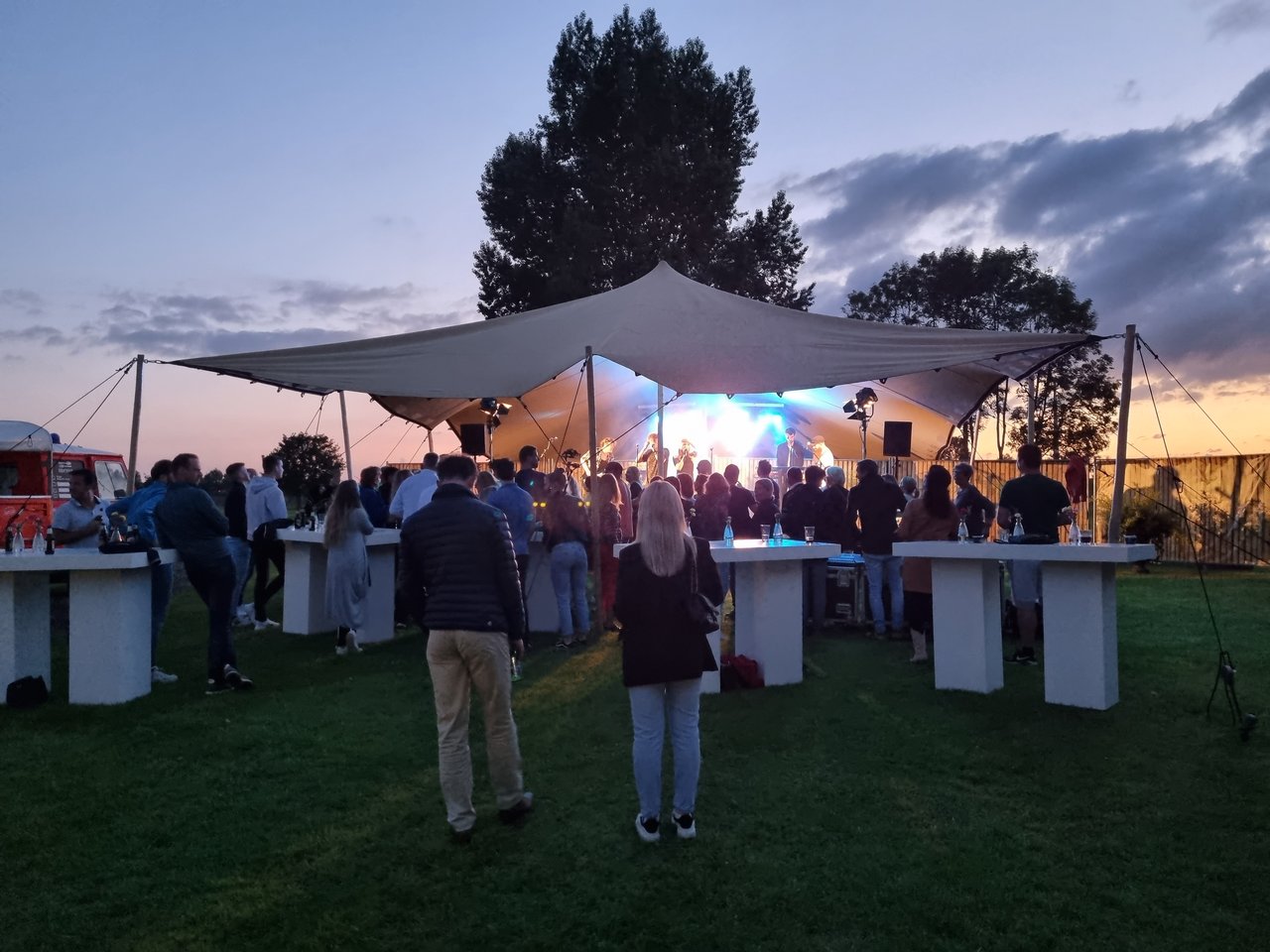 stretchtent voor feesten en teambuilding