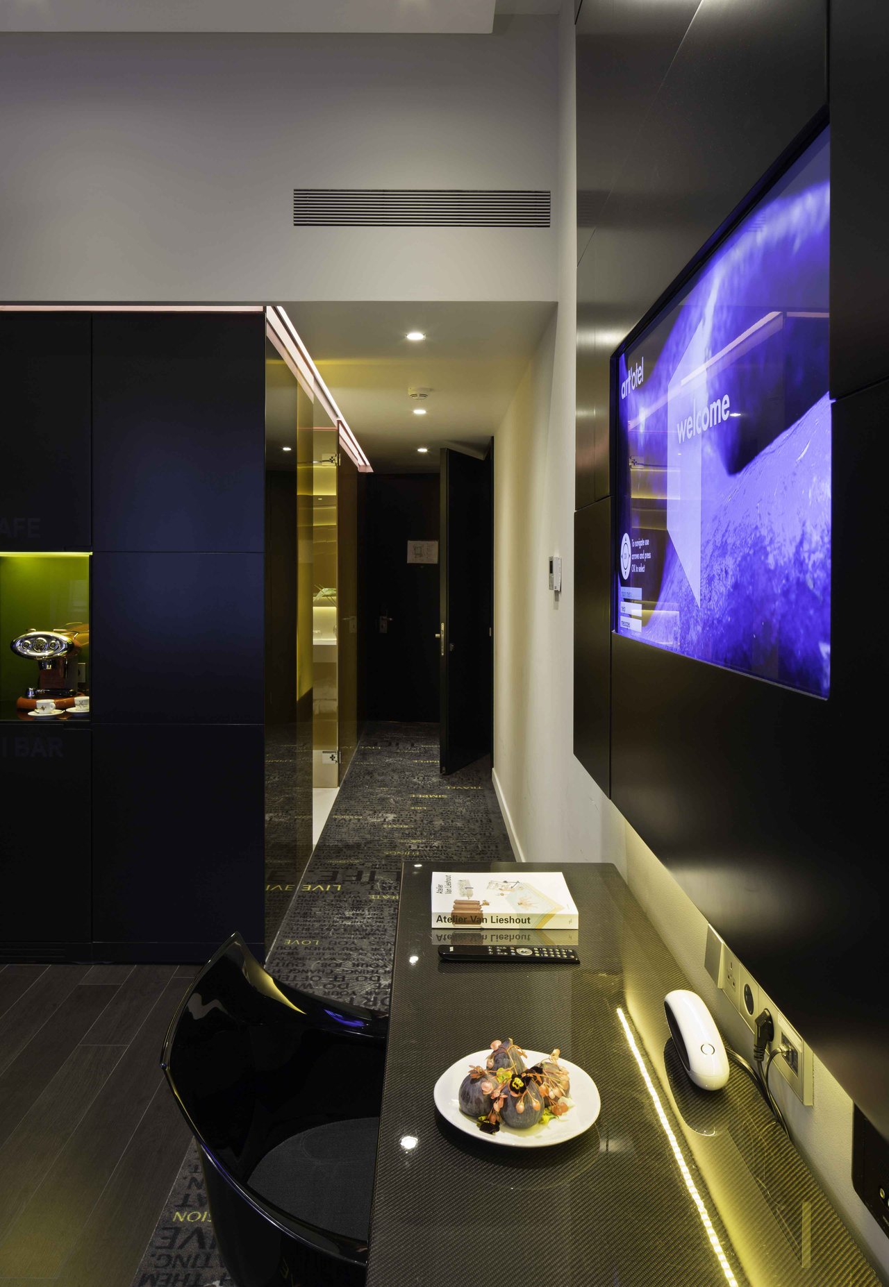 2013_AAM_junior_suite_corridor_2.jpg