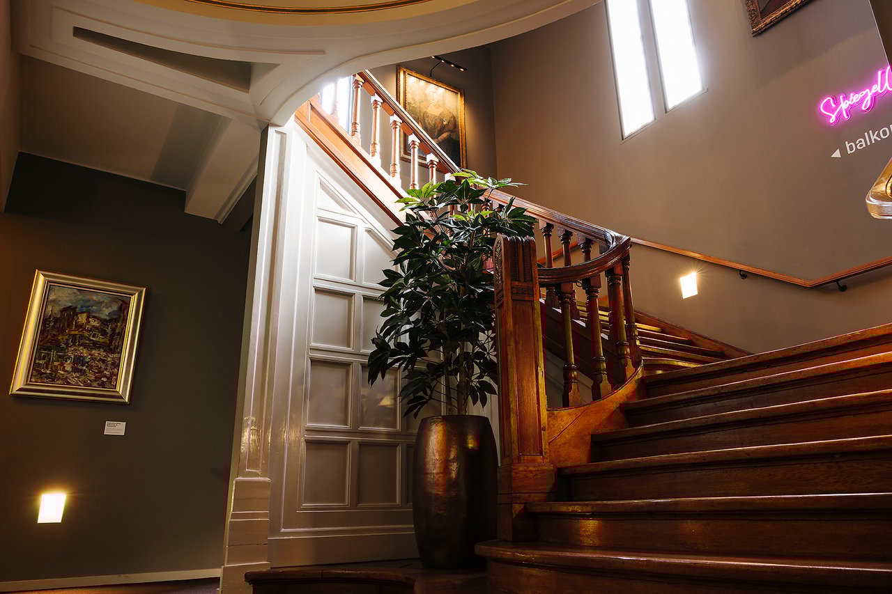 stadsschouwburg-haarlem-rijksmonument-trappenhuis.jpg