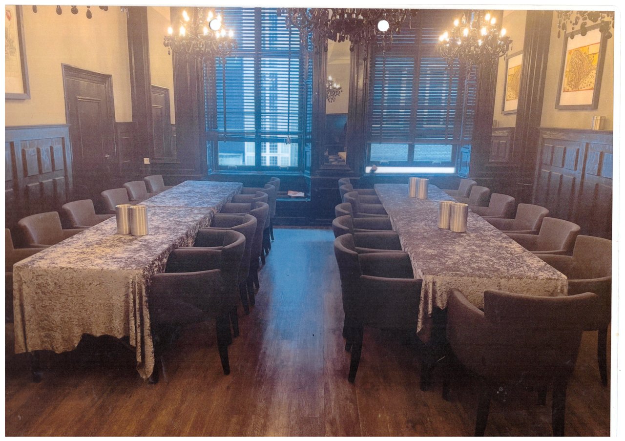 Foto Grote Zaal 2 tafels.jpeg