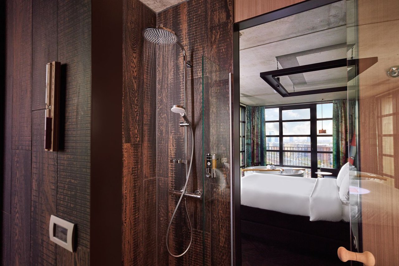 Inntel Hotels Amsterdam Landmark - Wellness Suite - sauna en regendouche_.jpg