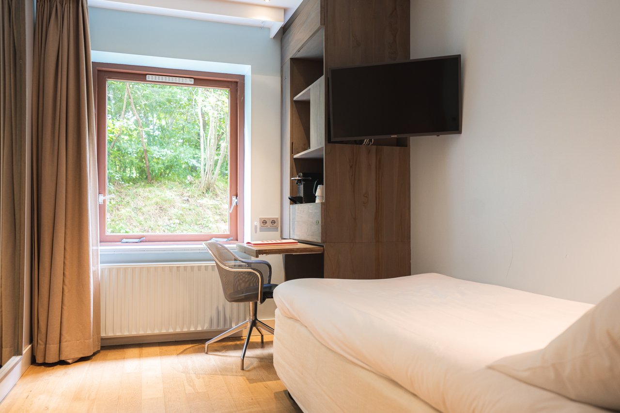 cozy single room (8).JPG