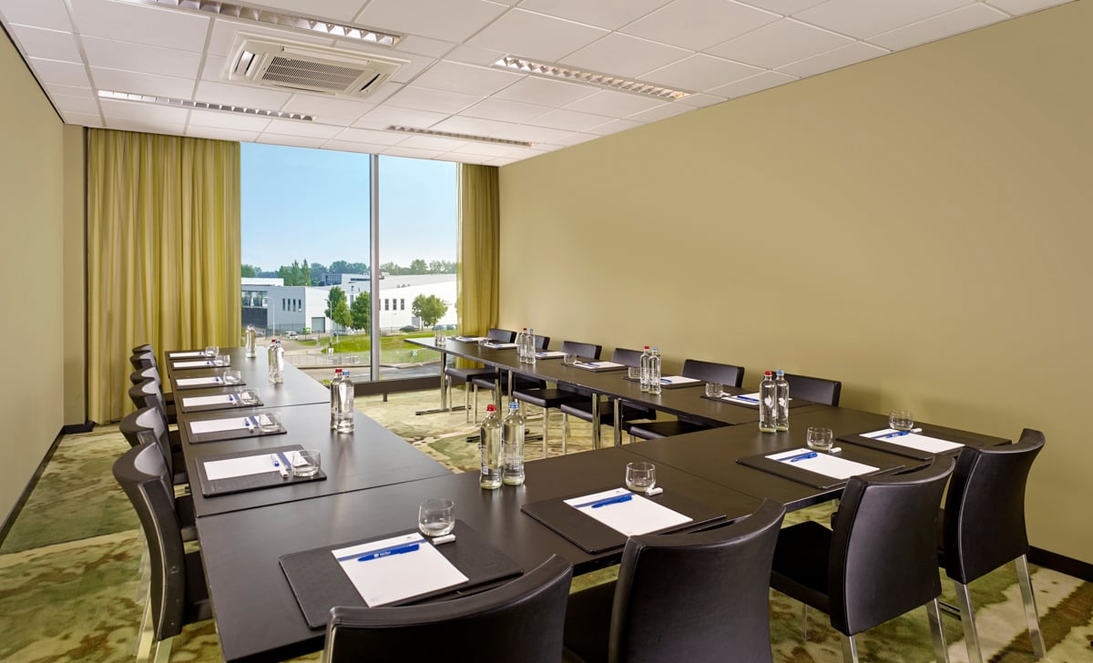 Field Meeting Room 10 in U-shape Arrangement