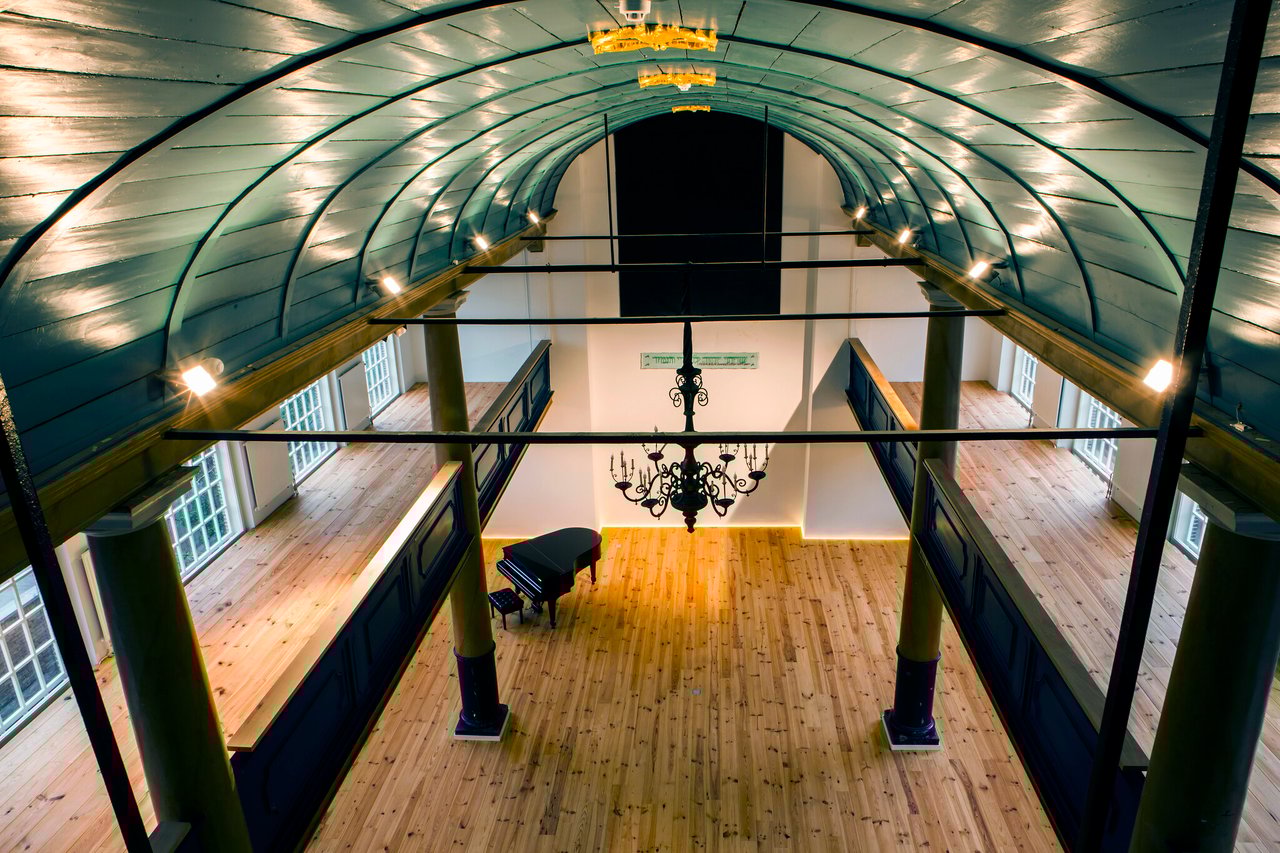 zaal vanaf balkon