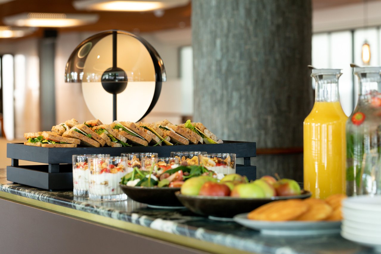 UpperBar-SandwichLunch1