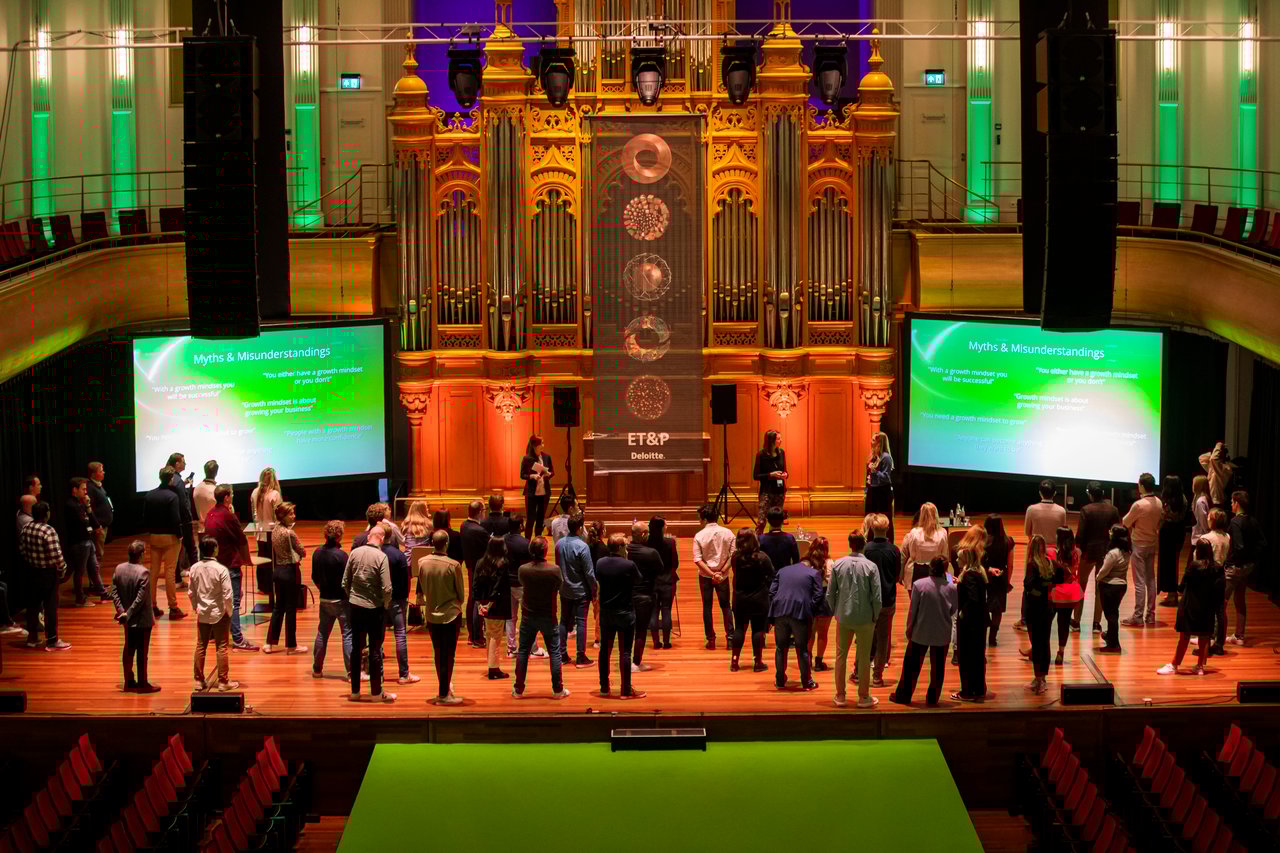 breakout-sessie-podium-grote-zaal-phil-haarlem.jpg
