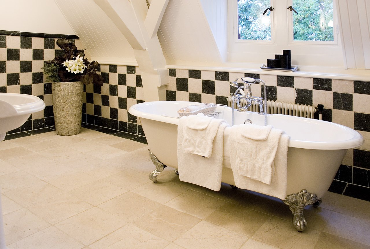 Torenkamer badkamer.jpeg
