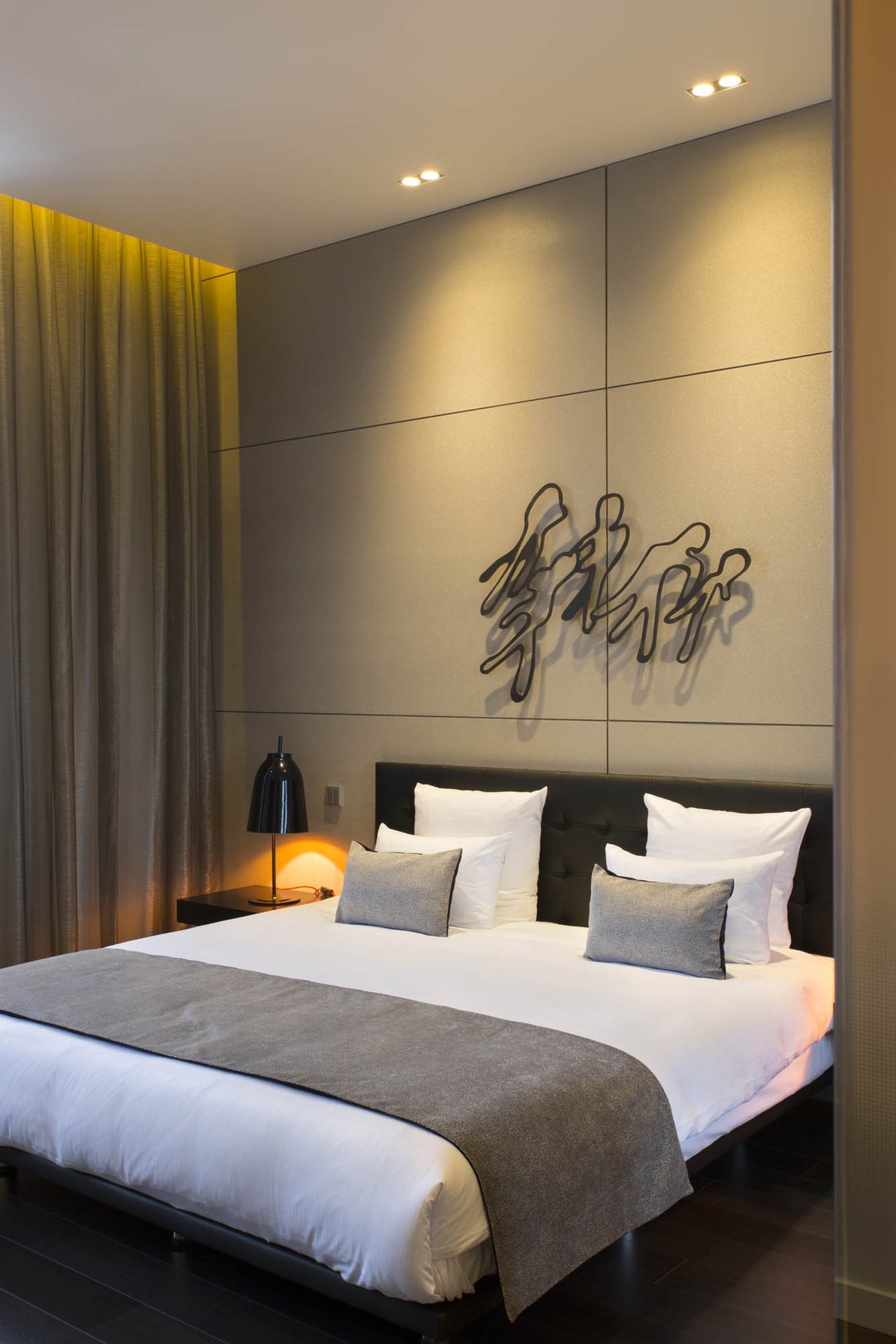2013_AAM_junior_suite_iconicview_bed_3.jpg