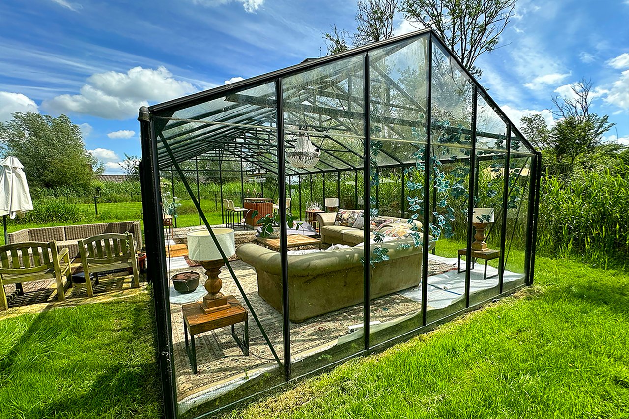 Glass House (Kas)