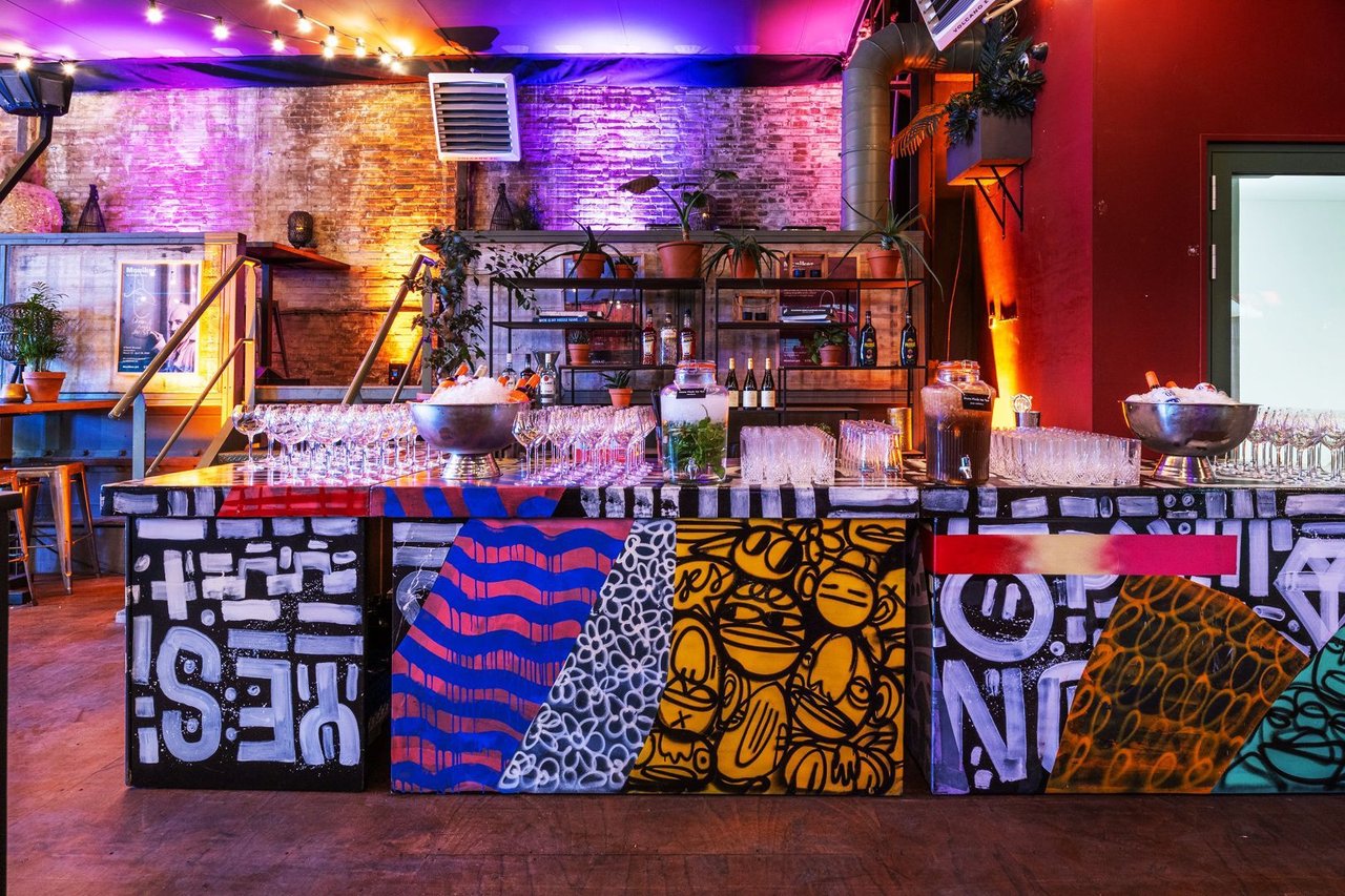 STRAAT - Cafédeck street art bar