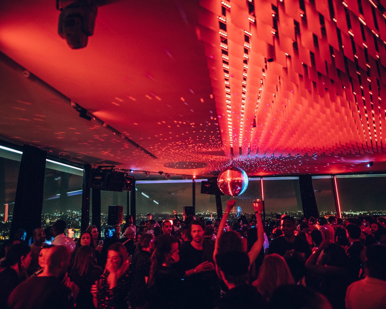 Bedrijfsfeest, Receptie en Netwerkborrel bij Skybar Madam in A'DAM Toren